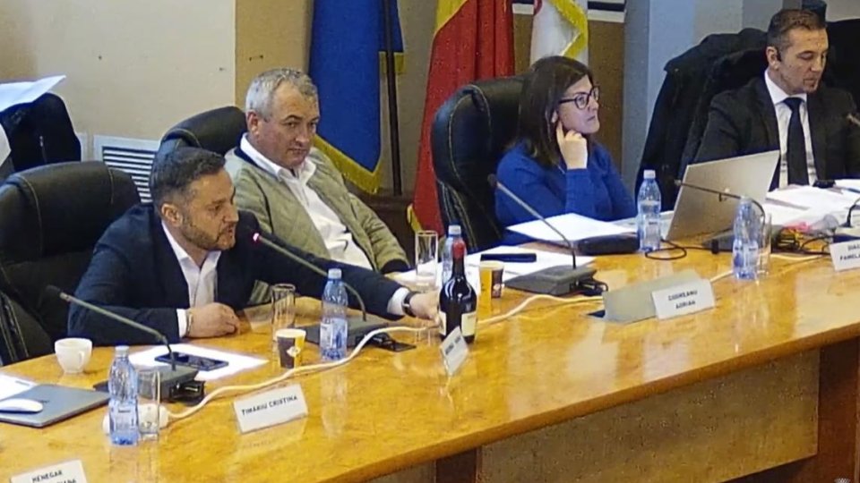 Tensiuni la ședința CL Brașov: de la buget la... o sticlă de vin