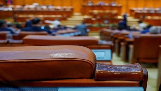 Parlamentarii care nu participă efectiv la lucrările din plen nu vor mai fi plătiți