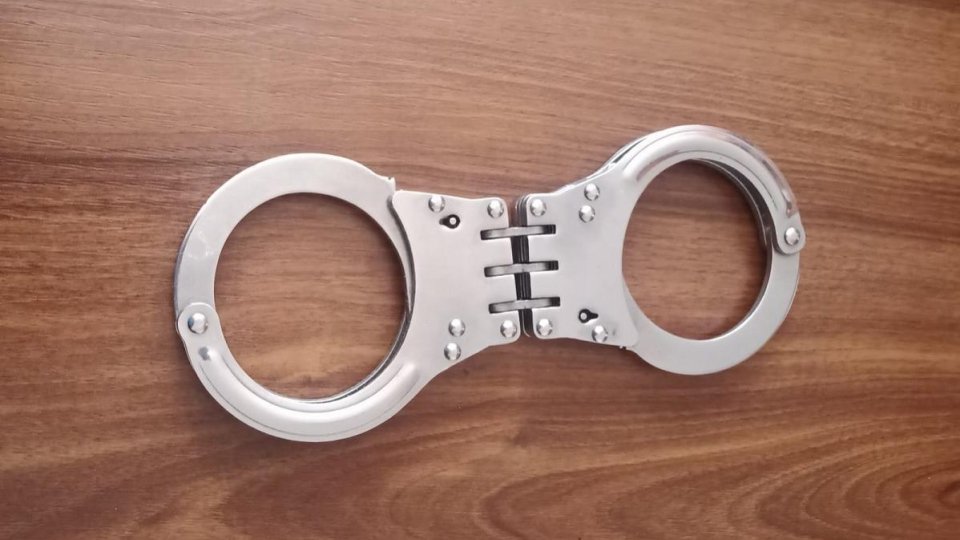 Prinși în flagrant furând combustibil dintr-o autocisternă