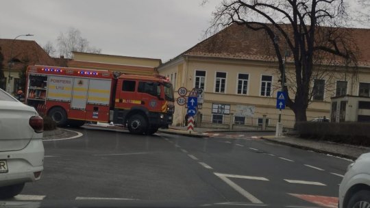 Mașină în flăcări lângă Poarta Șchei