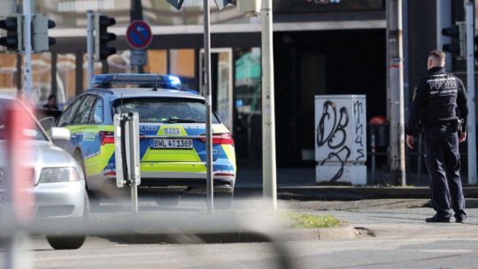 Germania: Un mort și mai mulți răniți după ce o mașină a intrat în mulțime