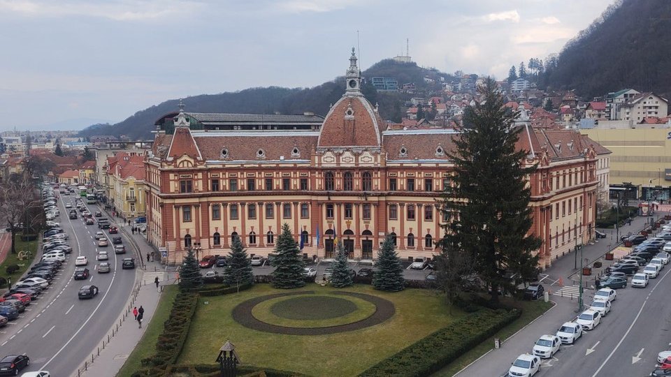 Fostul șef al CJ Brașov, Aristotel Căncescu, acuză actuala administrație județeană că nu îi eliberează documente de care are nevoie să se apere în instanță