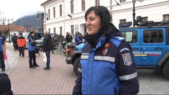 De ziua lor, jandarmii vor fi alături de brașoveni în parcarea unui mall din oraș