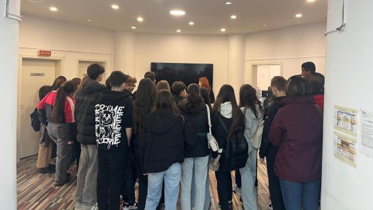 Elevi de la Școala 13 au vizitat redacția Radio România Brașov