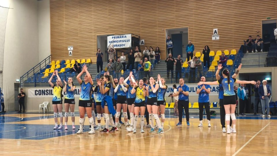 Volei: Corona Brașov s-a calificat în semifinalele Diviziei A1