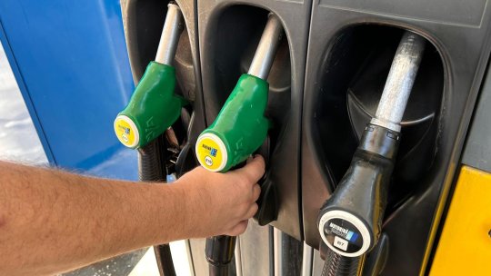 Prețul benzinei continuă să scadă