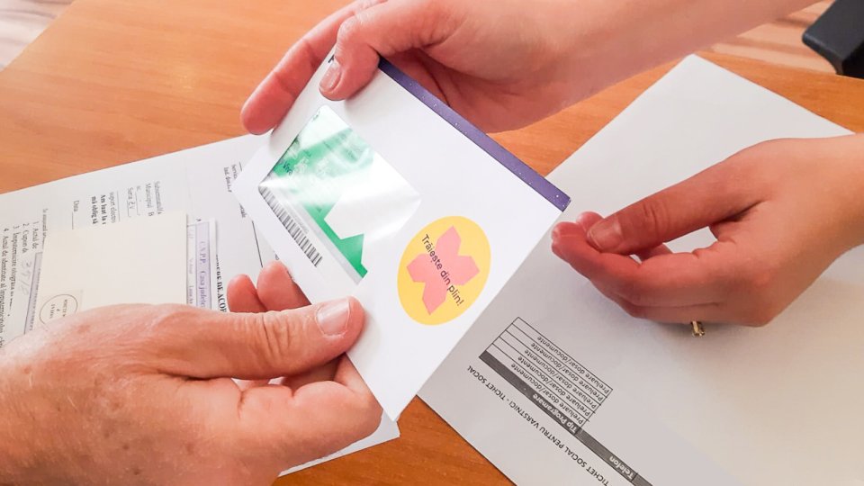 Seniorii brașoveni mai au o săptămână să-și ridice tichetele din cadrul campaniei „Dar din suflet”