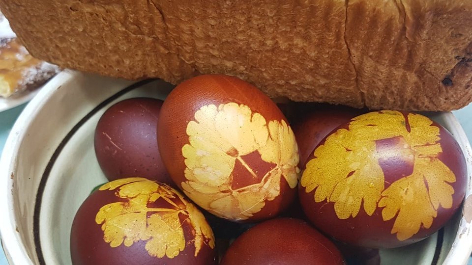 Târgul de Paște din Piața Sfatului, afectat de vremea rea