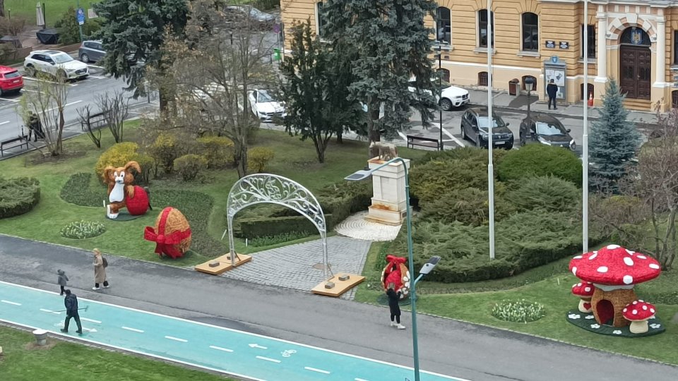Iepuri uriași, de Paște, în centrul Brașovului