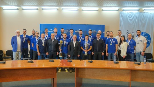 Echipele de volei de la Corona, premiate de municipalitate