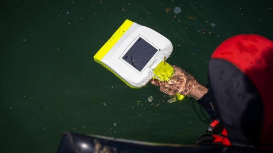 Salvamontiştii braşoveni sprijină acţiunea de căutare a pompierului căzut în lacul Siriu