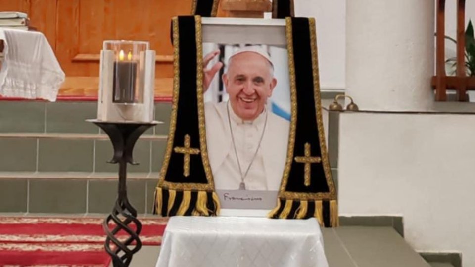 Credincioșii din Brașov își iau rămas-bun de la Papa Francisc
