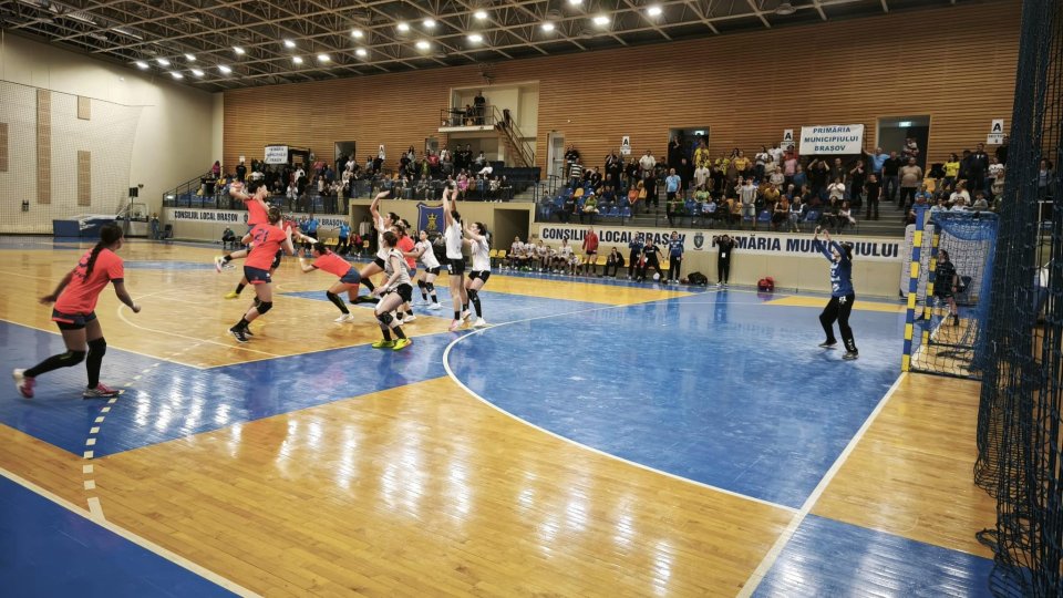 Handbal: Corona s-a oprit în semifinale