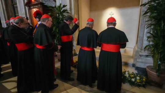 Cardinalii stabilesc calendarul conclavului