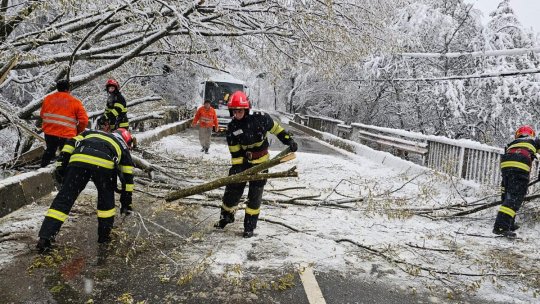 Se circulă în condiţii de iarnă în nordul și centrul țării