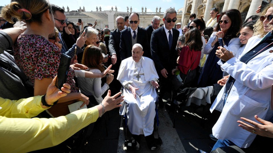 Papa Francisc, prima apariţie publică după externare
