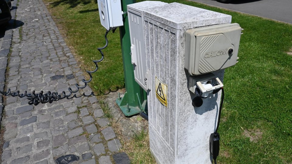 Stații de reîncărcare pentru vehicule electrice, în Vama Buzăului