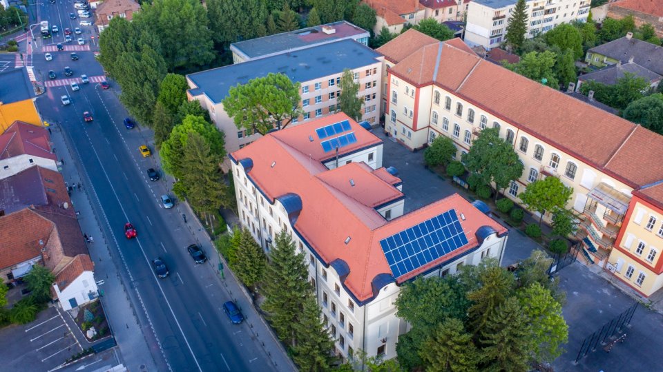 10 școli și colegii din Brașov vor deveni producători de energie