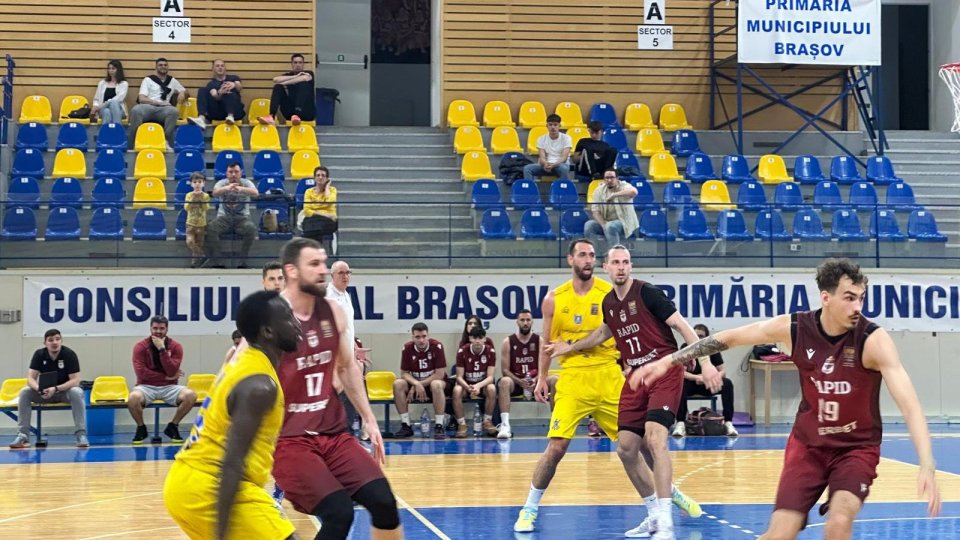 Baschet: Corona a pierdut primul meci din play-off