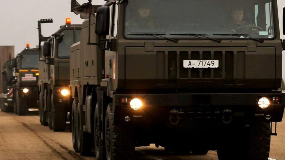 Convoaie de personal și tehnică militară vor traversa județul Brașov