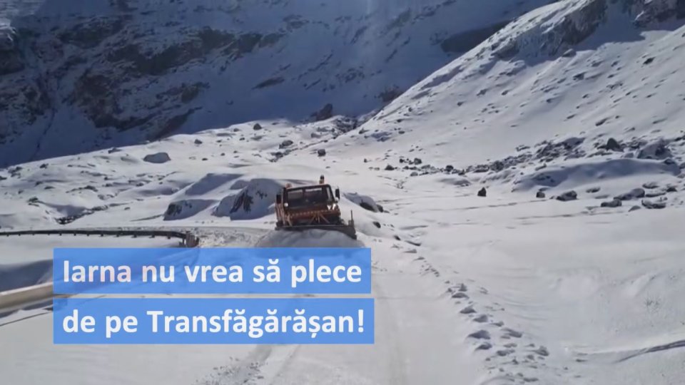 Continuă deszăpezirea pe Transfăgărășan