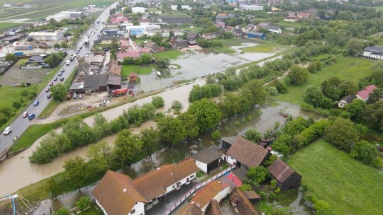 FOTO+VIDEO Continuă intervențiile autorităților în zonele afectate de inundații din județ