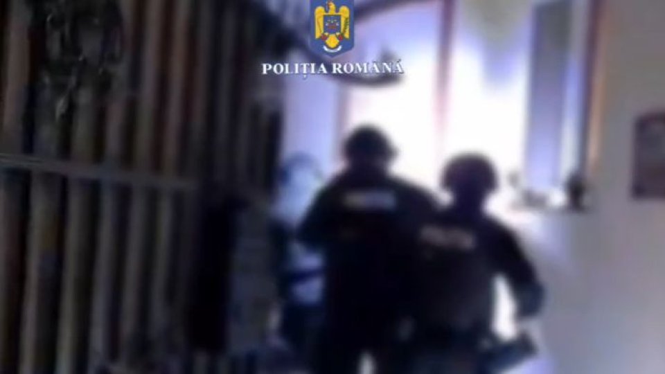 O persoană acuzată de fraudă informatică și înșelăciune a fost reținută! Victimele au rămas fără 18.000 de lei VIDEO
