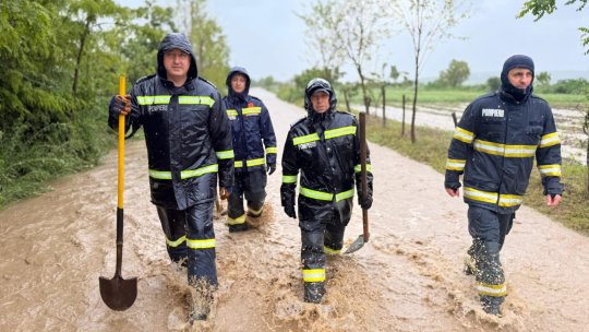 Inundații în zona Podu Olt, comuna Hărman. Intervenții ale pompierilor și lângă Făgăraș