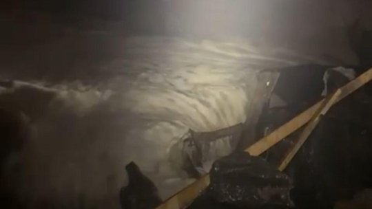 Zeci de localnici au protestat în fața Salinei Praid după ce au aflat că s-a inundat și zona turistică