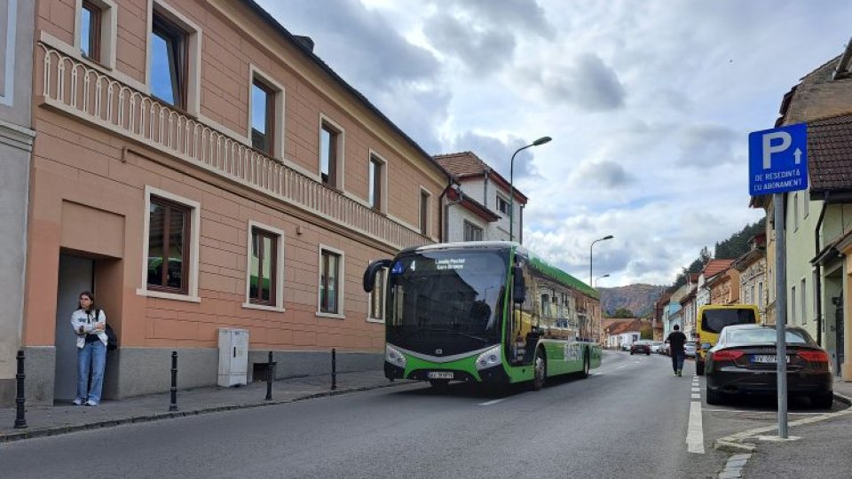 3 linii de transport în comun cu circulația oprită, sâmbătă, în Piața Unirii