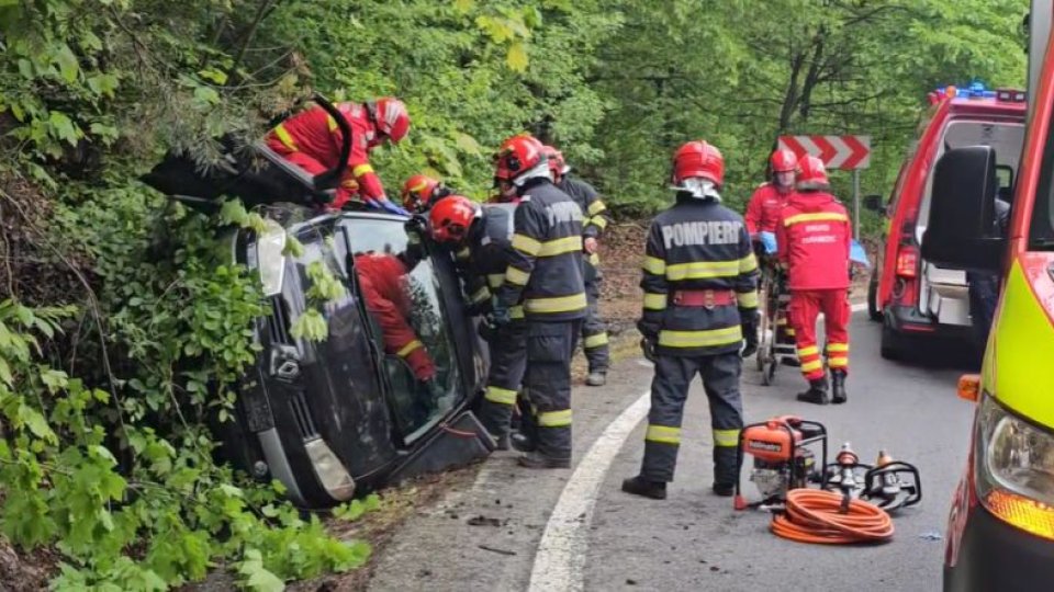 VIDEO Mașină răsturnată pe Drumul Poienii