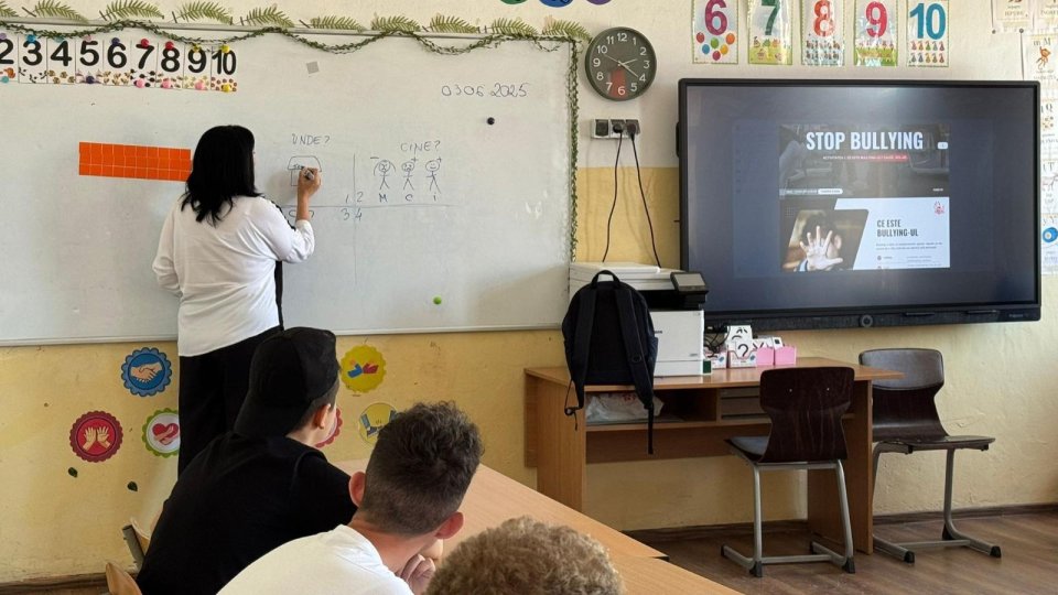 Teatrul forum, mijloc de combatere a violenței în școli și la Brașov