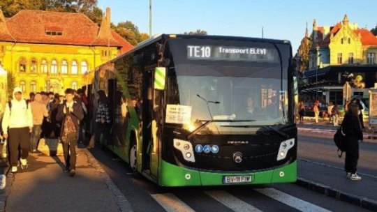 60 de microbuze „verzi”, achiziționate de administrația județeană doar pentru transportul elevilor