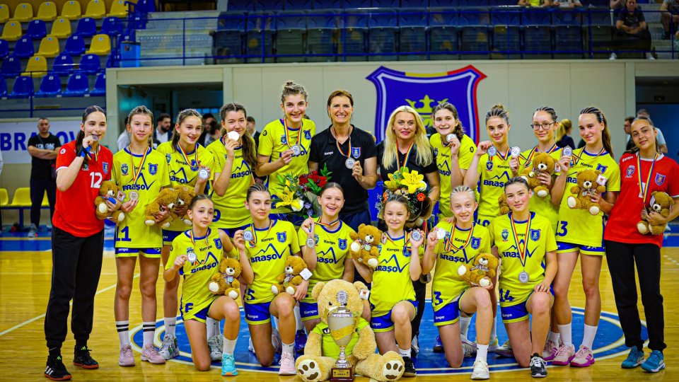 Handbal. Junioarele 4 de la Corona Brașov sunt vicecampioane naționale