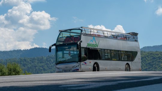 Autobuzul etajat revine pe traseul Livada Poștei – Poiana Brașov