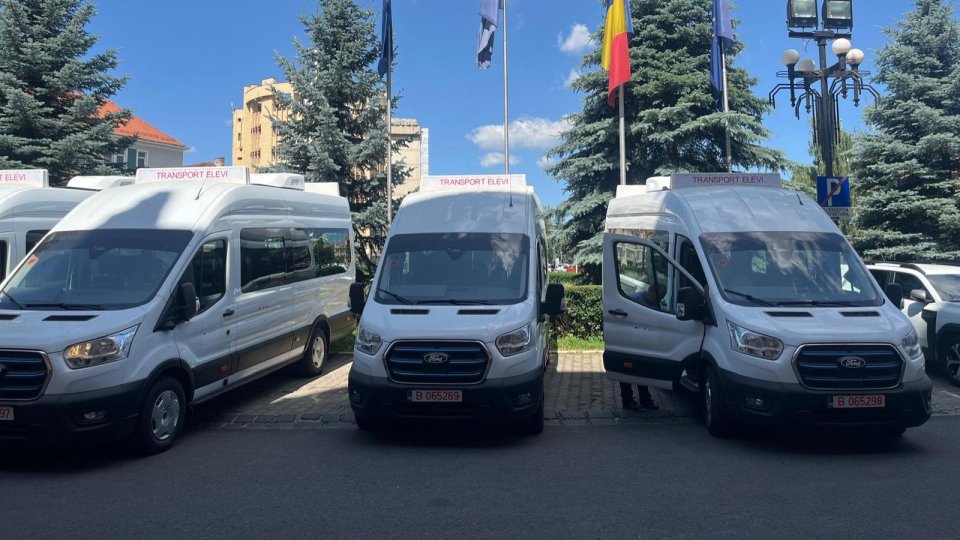 Microbuze școlare electrice noi pentru copiii din comunitățile rurale