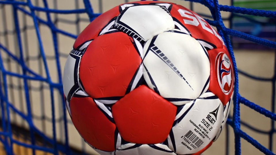 Handbal feminin: Derbi brașovean pentru semifinale