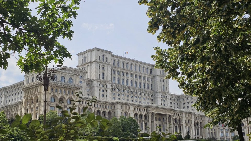 Parlamentarii sunt chemaţi din nou în plen, în sesiune extraordinară