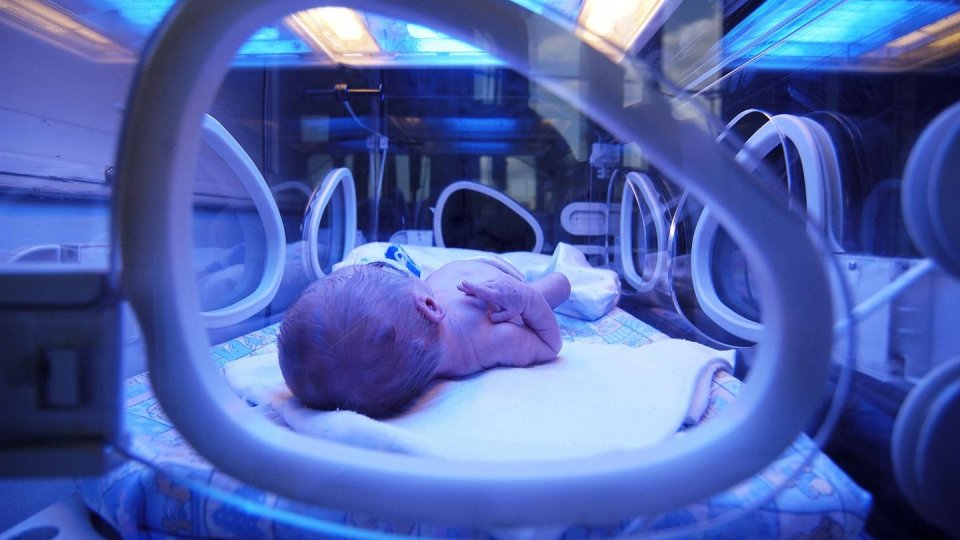 Dotări de ultimă generație la maternitatea brașoveană în sprijinul nou-născuților