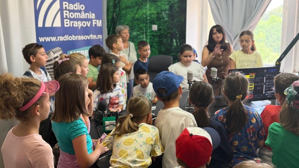 „Academia Micilor Genii”, în vizită la Radio România Brașov FM