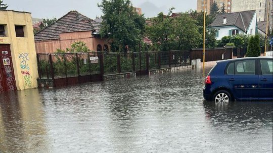 Străzi inundate în municipiu | VIDEO