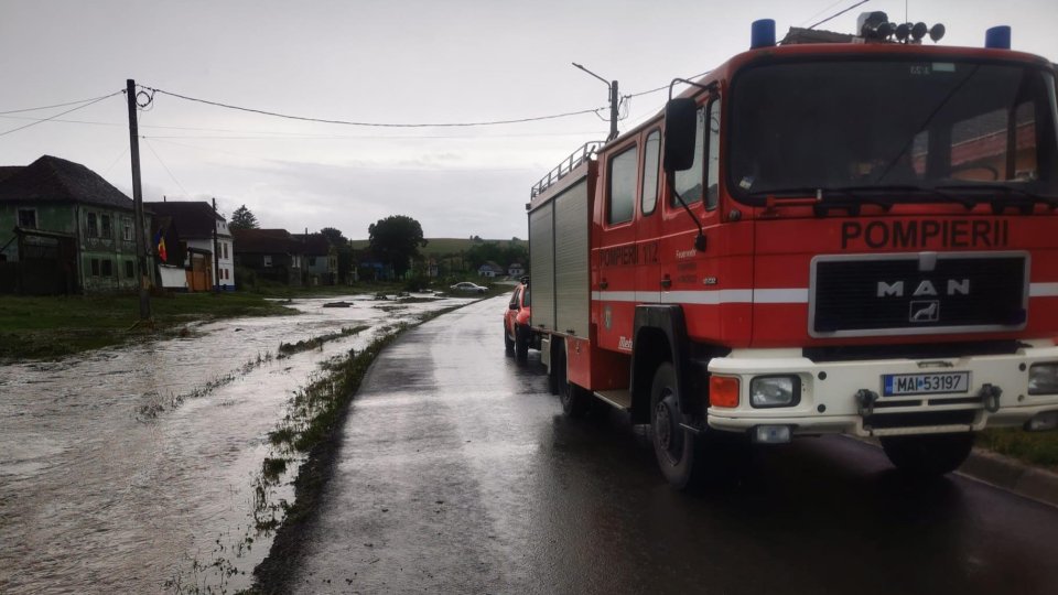 Inundații și în județ. Pompierii intervin în mai multe localități