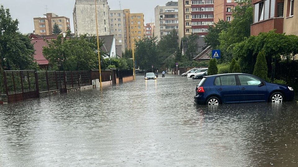 Echipele Companiei Apa sunt încă pe teren, după ploile torențiale ce au căzut în Brașov în aceste zile