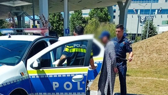 Copil de 4 ani trimis la cerșit. O tânără de 23 de ani este cercetată