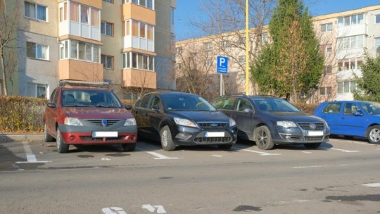 Continuă demontarea blocatoarelor din parcările de reședință
