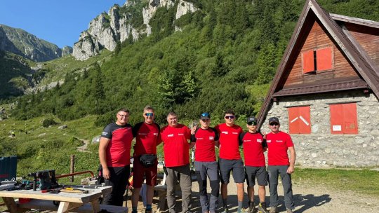 Trasee turistice din Munții Bucegi, verificate de salvamontiști și voluntari