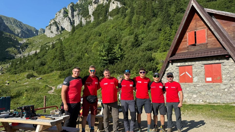 Trasee turistice din Munții Bucegi, verificate de salvamontiști și voluntari