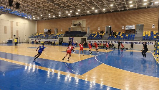 Handbal feminin: Meciuri puternice de pregătire pentru Corona Brașov