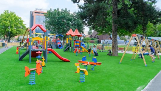 Primăria a deschis, în Centrul Civic, cel mai nou loc de joacă din municipiul Brașov
