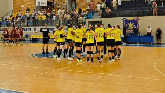 Handbal feminin: Corona s-a calificat în finala turneului pe care-l găzduiește